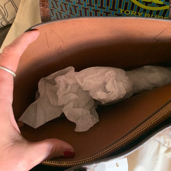 SOLD⛔️Authentic TORY BURCH Embossed leather triple compartment tote - Picture 13 of 15